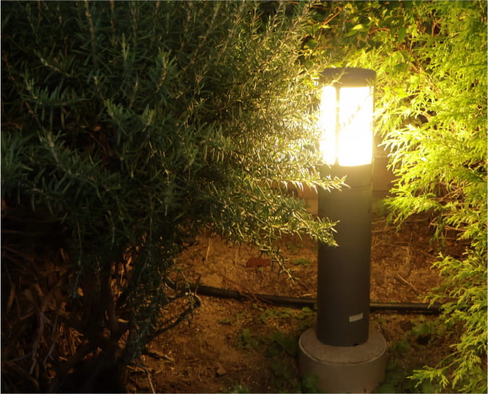 外構工事(カーポート新設/機能門柱新設/土間コン/芝・植栽/照明/アプローチ手摺/側溝切下げ)の写真